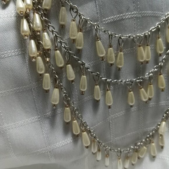 Vintage Faux Pearl Necklace with iridescent cream teardrops beads - Picture 3 of 4